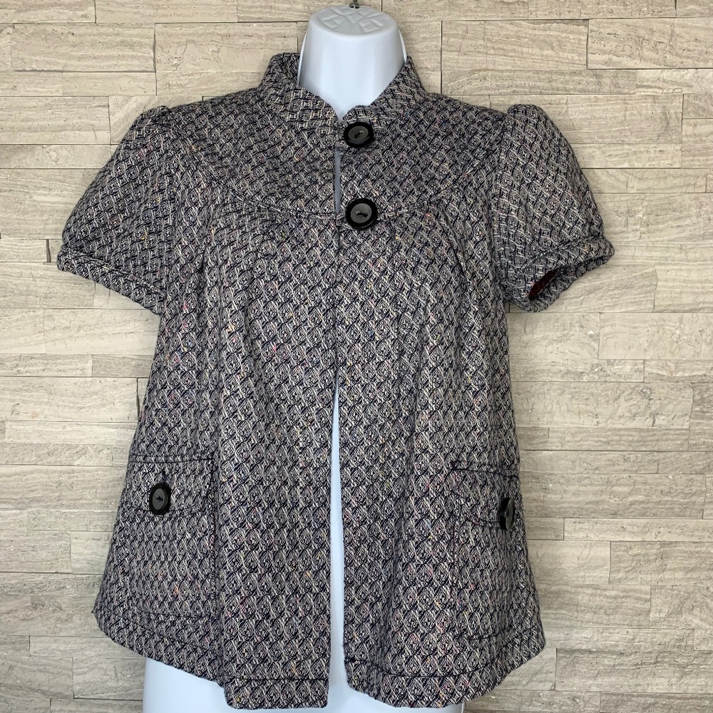 Short-sleeve, button jacket